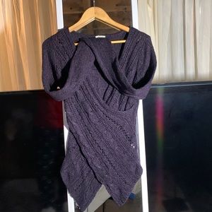 Beautiful knit purple sweater, size medium women’s from Ardene. Great shape.